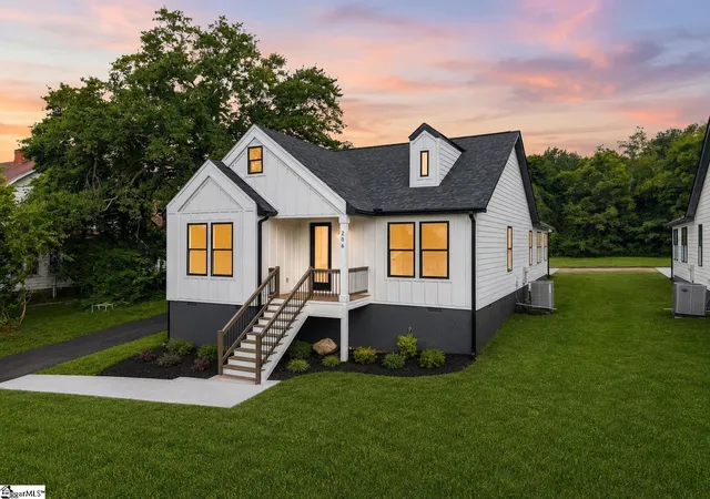 Photo 2 of Single family home for sale at 206 Liberty Dr, Easley, SC 29640 | MLS# 1600637 | Listing updated on 2026-08-13