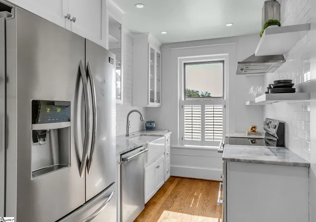 Listing Photo 5 - Condo for sale in building located at 400 E Washington St, Greenville, SC 29601 - Unit #Unit 5