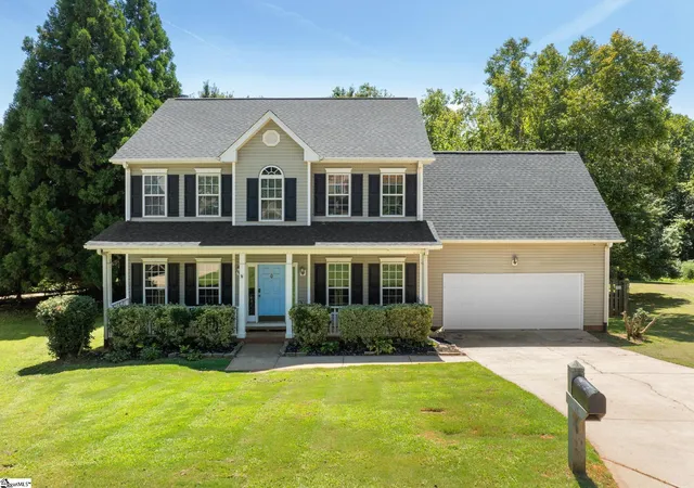 Photo 2 of Single family home for sale at 16 Bittercrest Ct, Simpsonville, SC 29680 | MLS# 1602287 | Listing updated on 2026-08-28