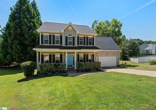 Photo 3 of Single family home for sale at 16 Bittercrest Ct, Simpsonville, SC 29680 | MLS# 1602287 | Listing updated on 2026-08-28