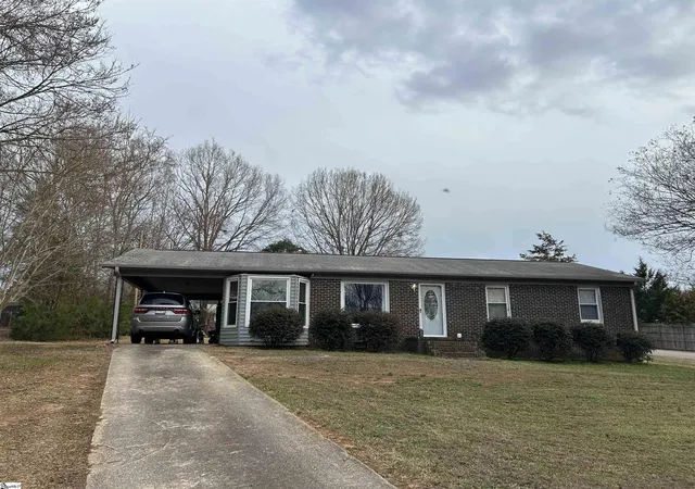 Homes for sale in Clinton, SC | 183 Randall Dr, Clinton, SC 29325 | MLS# 1597270