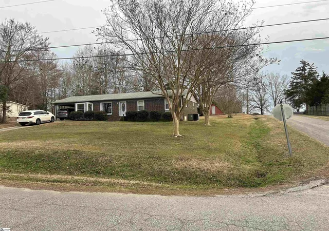 Homes for sale in Clinton, SC | 183 Randall Dr, Clinton, SC 29325 | MLS# 1597270