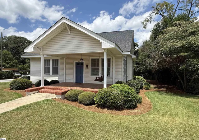 2nd image of 210 W Maple St, Clinton, SC 29325 | MLS# 1599700