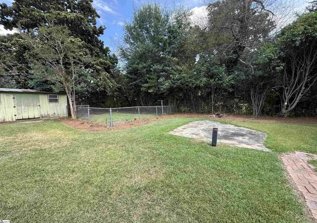 30th image of 210 W Maple St, Clinton, SC 29325 | MLS# 1599700