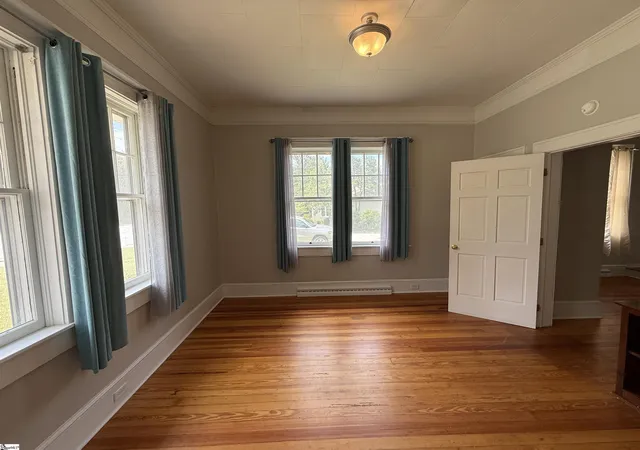 5th image of 210 W Maple St, Clinton, SC 29325 | MLS# 1599700