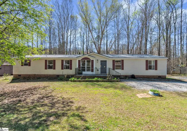 Photo 2 of Manufactured home for sale at 109 Lakeside Dr, Taylors, SC 29687 | MLS# 1585435 | Listing updated on 2026-08-21