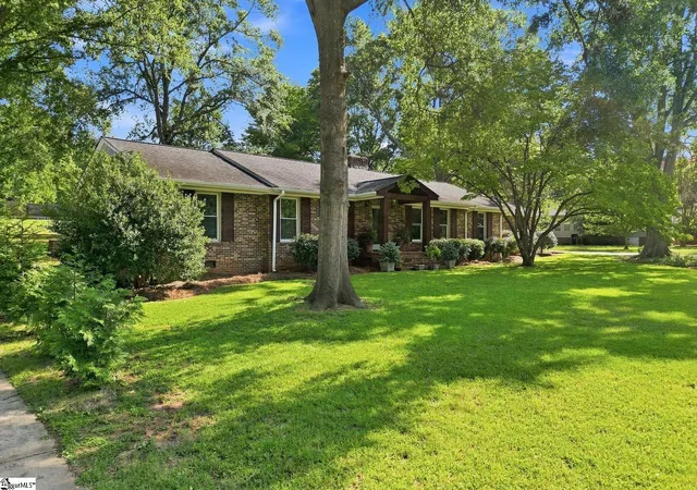 Photo 1 of Single family home for sale at 6 Covington Rd, Greenville, SC 29617 | MLS# 1601494 | Listing updated on 2026-09-08