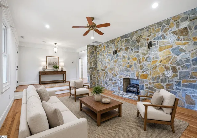 Photo 3 of Single family home for sale at 6 Covington Rd, Greenville, SC 29617 | MLS# 1601494 | Listing updated on 2026-09-08