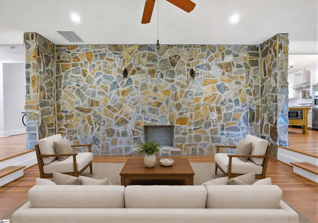 Photo 4 of Single family home for sale at 6 Covington Rd, Greenville, SC 29617 | MLS# 1601494 | Listing updated on 2026-09-08