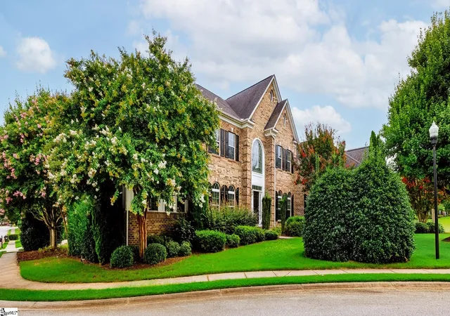 Photo 2 of Single family home for sale at 1 Glengrove Dr, Simpsonville, SC 29681 | MLS# 1598623 | Listing updated on 2026-09-17
