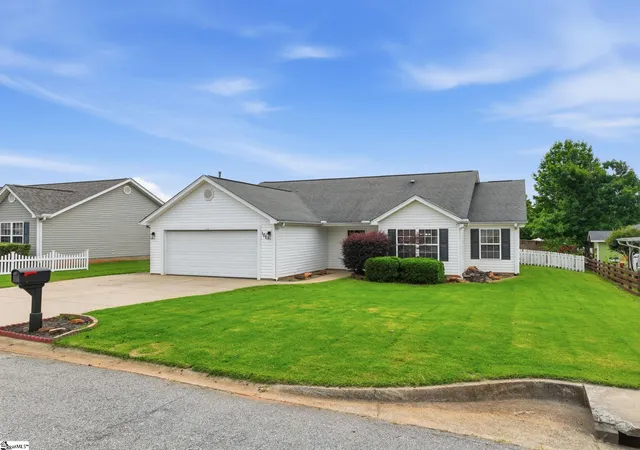 Homes for sale in Lyman, SC | 101 Walcott Dr, Lyman, SC 29365 | MLS# 1595457