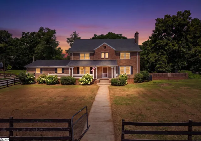 2nd image of 838 S Harper St, Laurens, SC 29360 | MLS# 1585425