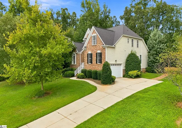 Photo 3 of Single family home for sale at 100 Yorkswell Ln, Greenville, SC 29607 | MLS# 1602350 | Listing updated on 2026-09-18