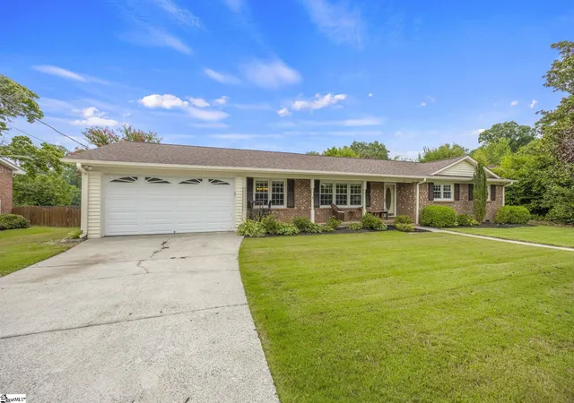 Photo 2 of Single family home for sale at 711 Confederate Cir, Taylors, SC 29687 | MLS# 1600077 | Listing updated on 2026-08-06