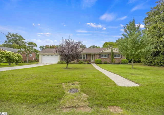 Photo 3 of Single family home for sale at 711 Confederate Cir, Taylors, SC 29687 | MLS# 1600077 | Listing updated on 2026-08-06