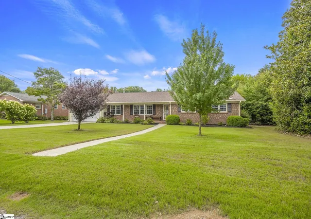 Photo 3 of Single family home for sale at 711 Confederate Cir, Taylors, SC 29687 | MLS# 1600077 | Listing updated on 2026-08-06
