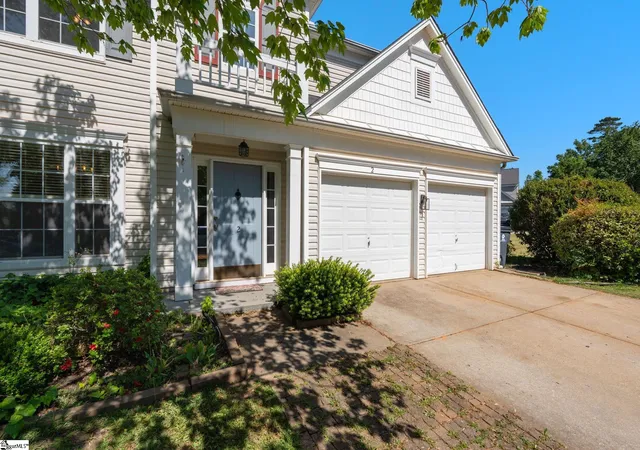 Photo 3 of Single family home for sale at 2 Innisbrook Ln, Simpsonville, SC 29681 | MLS# 1589498 | Listing updated on 2026-09-18