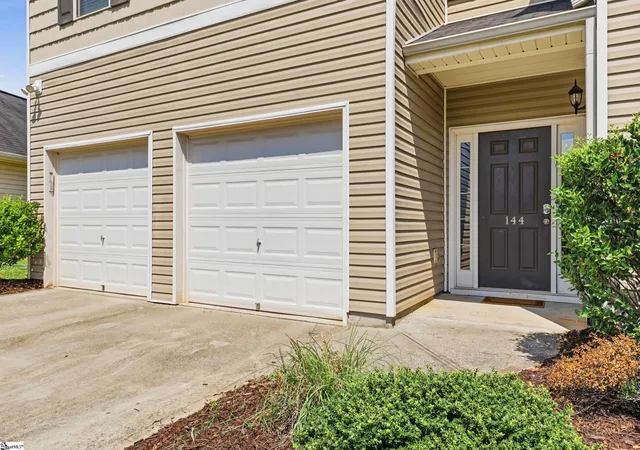 Photo 3 of Single family home for sale at 144 Shakleton Dr, Anderson, SC 29625 | MLS# 1596869 | Listing updated on 2026-09-13