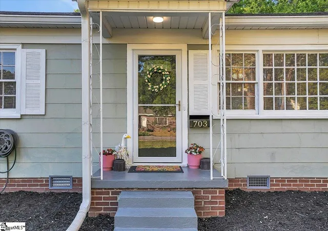 Photo 3 of Single family home for sale at 703 Shands St, Clinton, SC 29325 | MLS# 1587803 | Listing updated on 2026-04-13