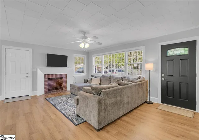 Photo 3 of Single family home for sale at 703 Shands St, Clinton, SC 29325 | MLS# 1587803 | Listing updated on 2026-04-13