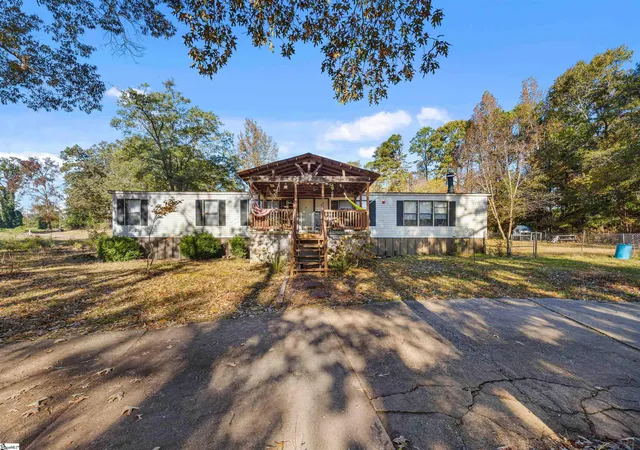 Photo 3 of Single family home for sale at 1261 Brockman Mcclimon Rd, Greer, SC 29651 | MLS# 1574431 | Listing updated on 2026-07-11