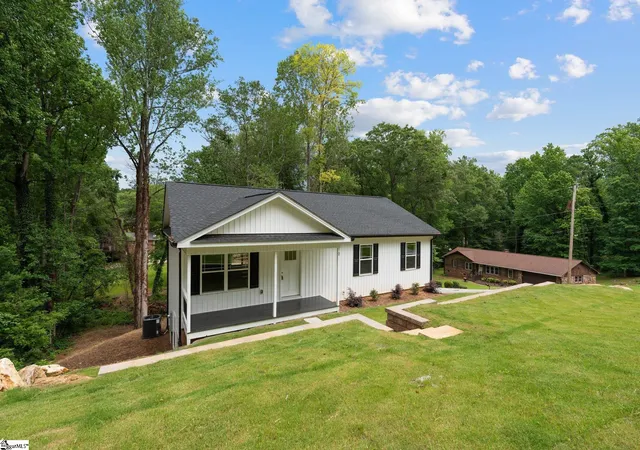 Photo 1 of Single family home for sale at 2 Hillbrook Rd, Taylors, SC 29687 | MLS# 1592315 | Listing updated on 2026-10-09