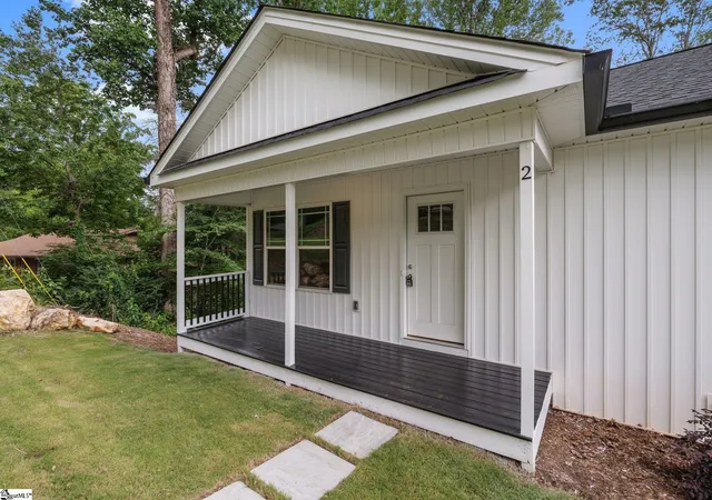 Photo 2 of Single family home for sale at 2 Hillbrook Rd, Taylors, SC 29687 | MLS# 1592315 | Listing updated on 2026-10-09
