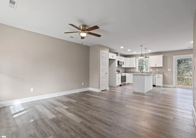 Photo 3 of Single family home for sale at 2 Hillbrook Rd, Taylors, SC 29687 | MLS# 1592315 | Listing updated on 2026-10-09
