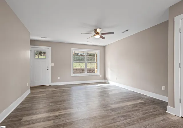 Photo 4 of Single family home for sale at 2 Hillbrook Rd, Taylors, SC 29687 | MLS# 1592315 | Listing updated on 2026-10-09