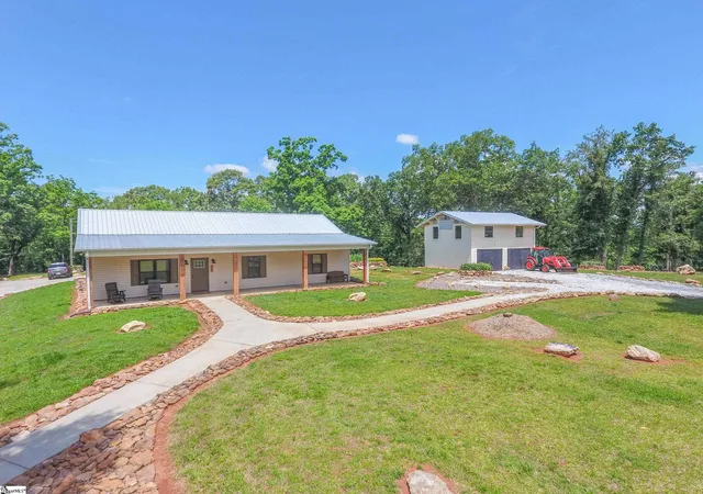 Homes for sale in Norris, SC | 303 N Norris Dr, Norris, SC 29667 | MLS# 1593687