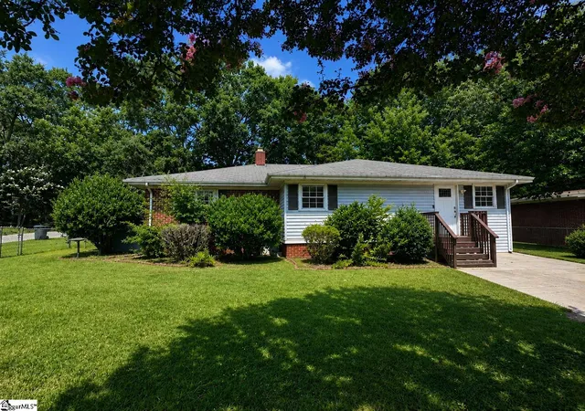 1st image of 208 W North Ave, Westminster, SC 29693 | MLS# 1601324