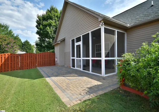 Photo 4 of Single family home for sale at 621 Summerville Wy, Greenville, SC 29609 | MLS# 1600700 | Listing updated on 2026-09-11