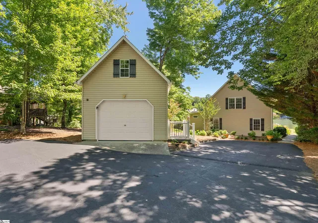 Photo 4 of Single family home for sale at 339 Jumping Branch Rd, Tamassee, SC 29686 | MLS# 1594476 | Listing updated on 2026-08-17