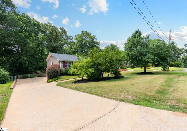 Photo 2 of Single family home for sale at 17 Randy Dr, Taylors, SC 29687 | MLS# 1596434 | Listing updated on 2026-09-01
