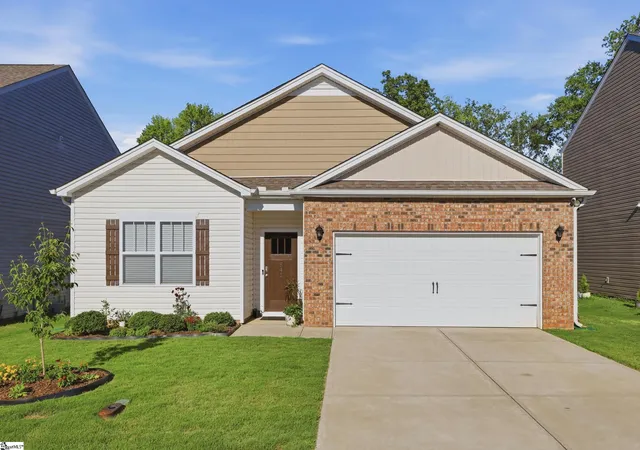 Photo 1 of Single family home for sale at 841 Honeybush Dr, Lyman, SC 29365 | MLS# 1595061 | Listing updated on 2026-09-14