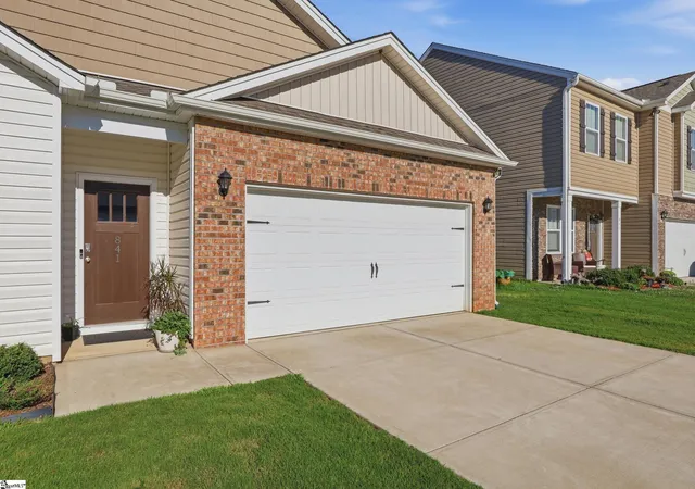 Photo 2 of Single family home for sale at 841 Honeybush Dr, Lyman, SC 29365 | MLS# 1595061 | Listing updated on 2026-09-14