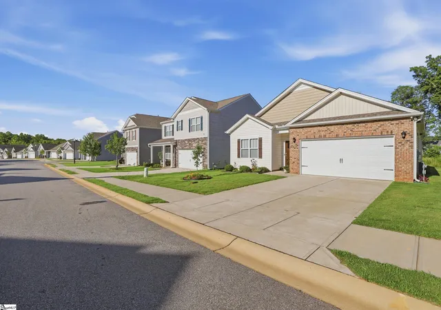 Photo 3 of Single family home for sale at 841 Honeybush Dr, Lyman, SC 29365 | MLS# 1595061 | Listing updated on 2026-09-14