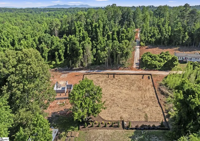 Homes for sale in Taylors, SC | 105 S Silver Lake Dr, Taylors, SC 29687 | MLS# 1597209