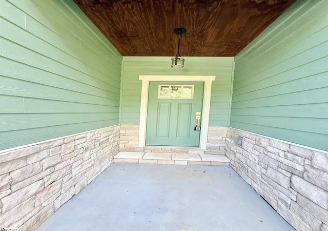 Homes for sale in Simpsonville, SC | 401 Holland Rd, Simpsonville, SC 29681 | MLS# 1568532