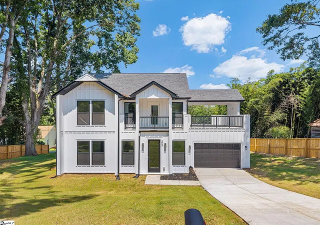 Photo 2 of Single family home for sale at 202 Pine St, Easley, SC 29640 | MLS# 1601175 | Listing updated on 2026-08-18