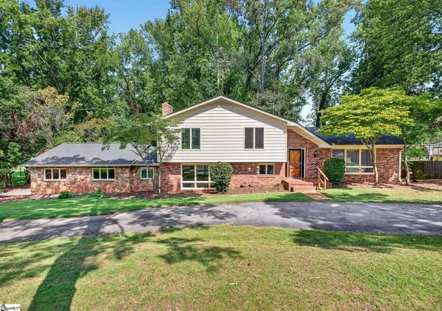 Photo 1 of Single family home for sale at 21 Terrian Dr, Greenville, SC 29605 | MLS# 1602366 | Listing updated on 2026-09-16