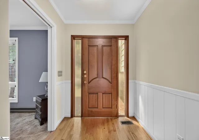 Photo 3 of Single family home for sale at 21 Terrian Dr, Greenville, SC 29605 | MLS# 1602366 | Listing updated on 2026-09-16