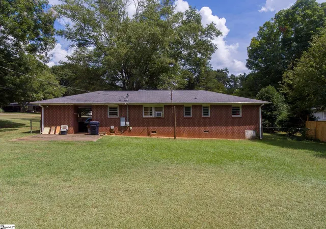 Photo 3 of Sale Pending at 205 Warwick St, Anderson, SC 29621 | MLS# 1602178 | Listing updated on 2026-08-28