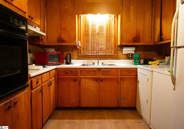 Photo 3 of Sale Pending at 205 Warwick St, Anderson, SC 29621 | MLS# 1602178 | Listing updated on 2026-08-28