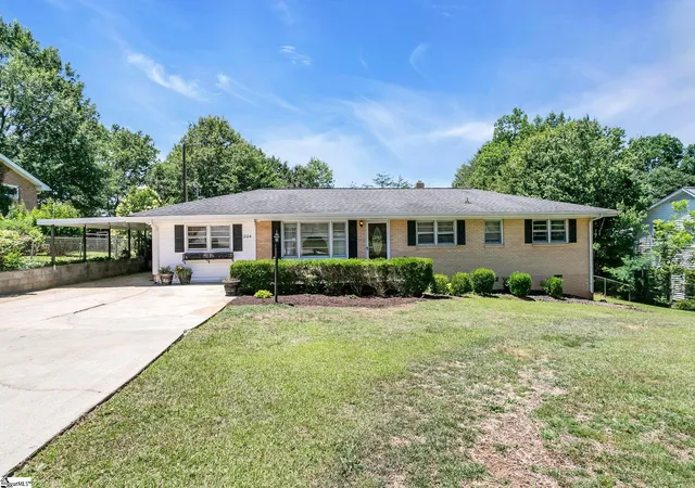 Photo 1 of Single family home for sale at 204 Parkdale Dr, Greenville, SC 29611 | MLS# 1595282 | Listing updated on 2026-06-18