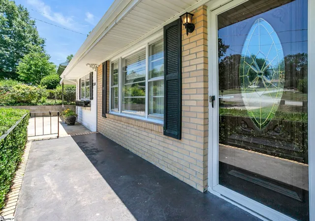 Photo 2 of Single family home for sale at 204 Parkdale Dr, Greenville, SC 29611 | MLS# 1595282 | Listing updated on 2026-06-18