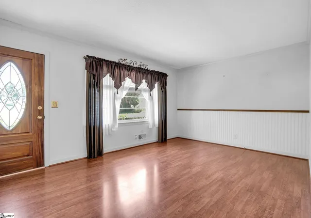 Photo 3 of Single family home for sale at 204 Parkdale Dr, Greenville, SC 29611 | MLS# 1595282 | Listing updated on 2026-06-18