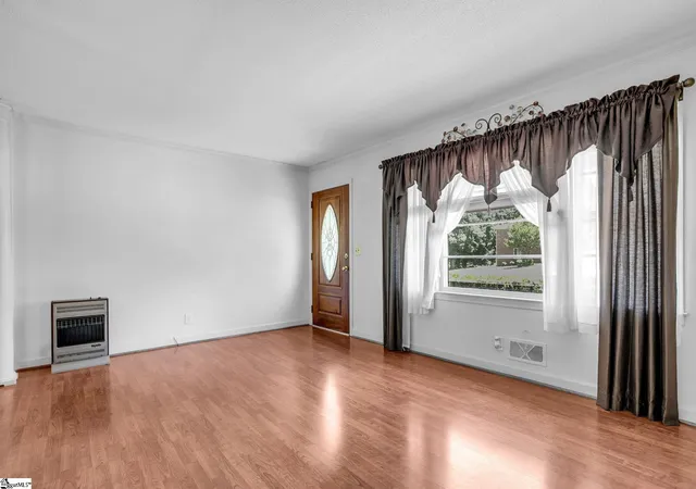 Photo 3 of Single family home for sale at 204 Parkdale Dr, Greenville, SC 29611 | MLS# 1595282 | Listing updated on 2026-06-18