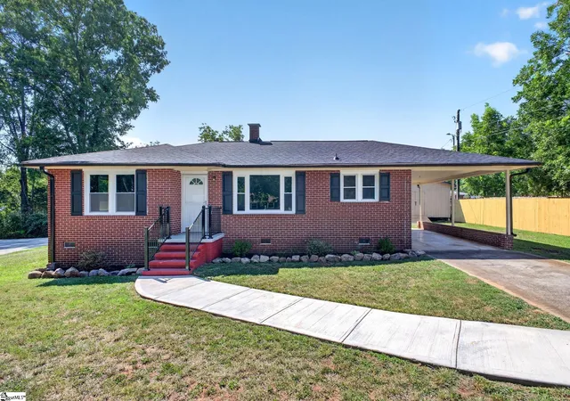 Photo 1 of Single family home for sale at 616 Carey St, Anderson, SC 29624 | MLS# 1597397 | Listing updated on 2026-09-10