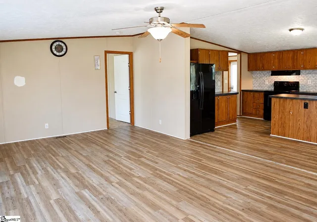 Photo 3 of Manufactured home for sale at 170 Cooper Rd, Campobello, SC 29322 | MLS# 1599694 | Listing updated on 2026-09-21